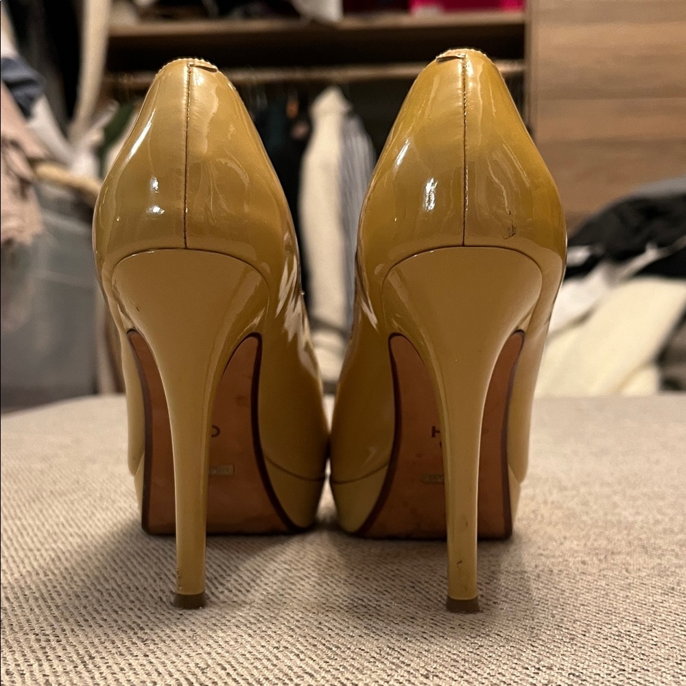 Cole Hann x Nike Air Yellow Patent Peep-Toe Platform Heels - Picture 15 of 16